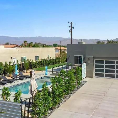 Modern Desert Oasis - Pool, Spa And Mountain Views Villa
